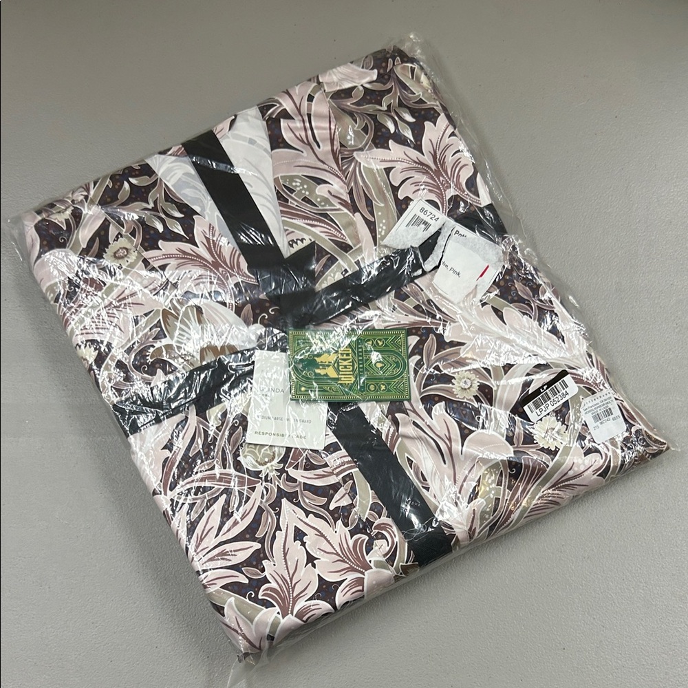 Pottery Barn x Wicked Glinda Robe Floral Pink Fringe Sleeve Cuff Med / Large NWT - Picture 4 of 6